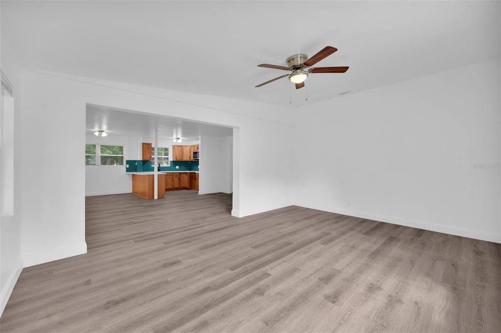 For Sale: $245,000 (4 beds, 2 baths, 1572 Square Feet)