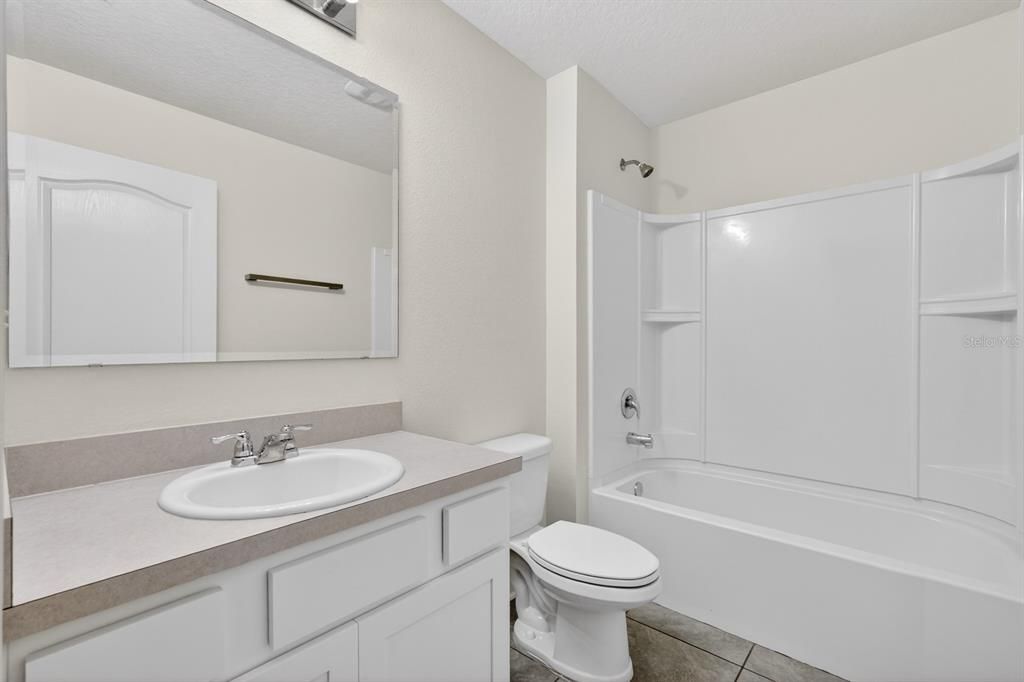 En Venta: $279,900 (3 camas, 2 baños, 1557 Pies cuadrados)