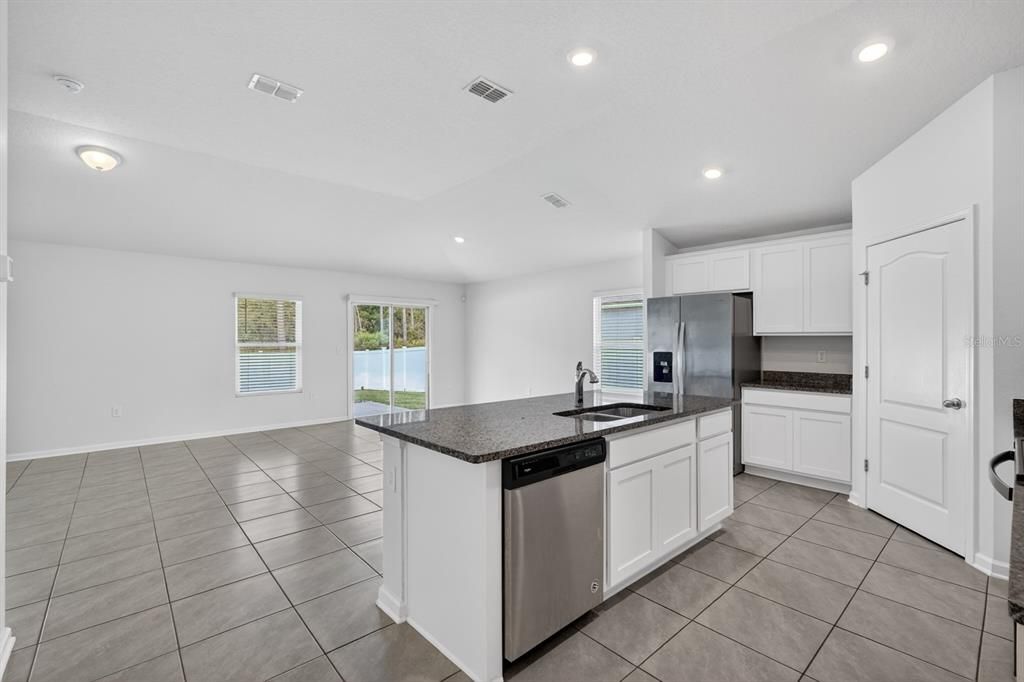En Venta: $279,900 (3 camas, 2 baños, 1557 Pies cuadrados)