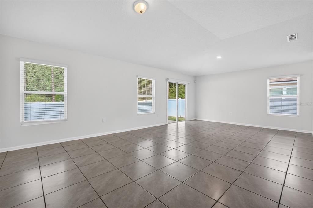 En Venta: $279,900 (3 camas, 2 baños, 1557 Pies cuadrados)
