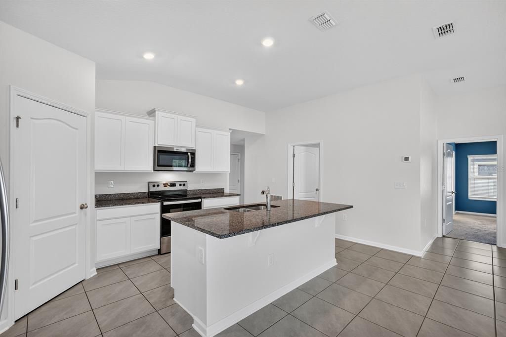 En Venta: $279,900 (3 camas, 2 baños, 1557 Pies cuadrados)
