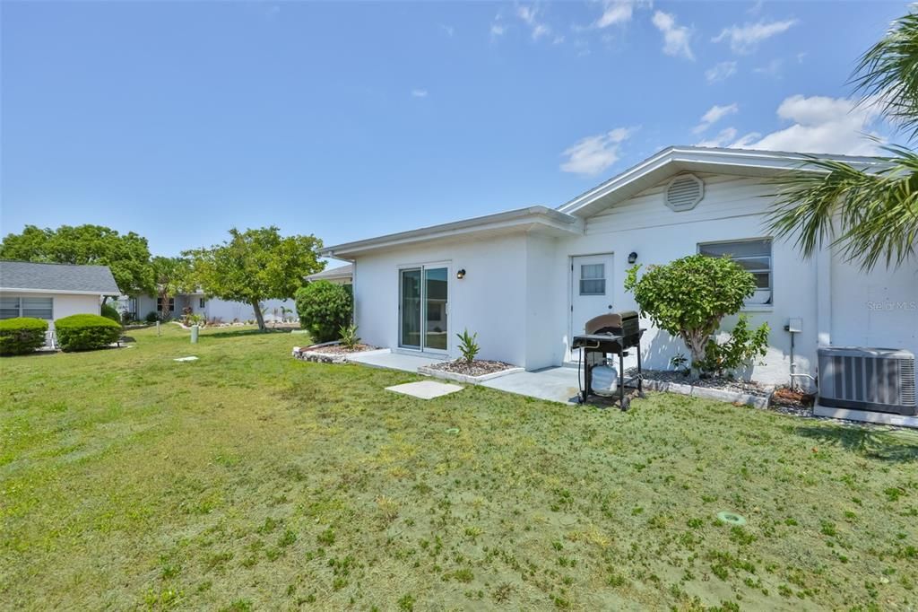 For Sale: $215,000 (2 beds, 2 baths, 1141 Square Feet)
