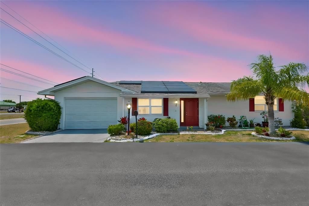 For Sale: $215,000 (2 beds, 2 baths, 1141 Square Feet)