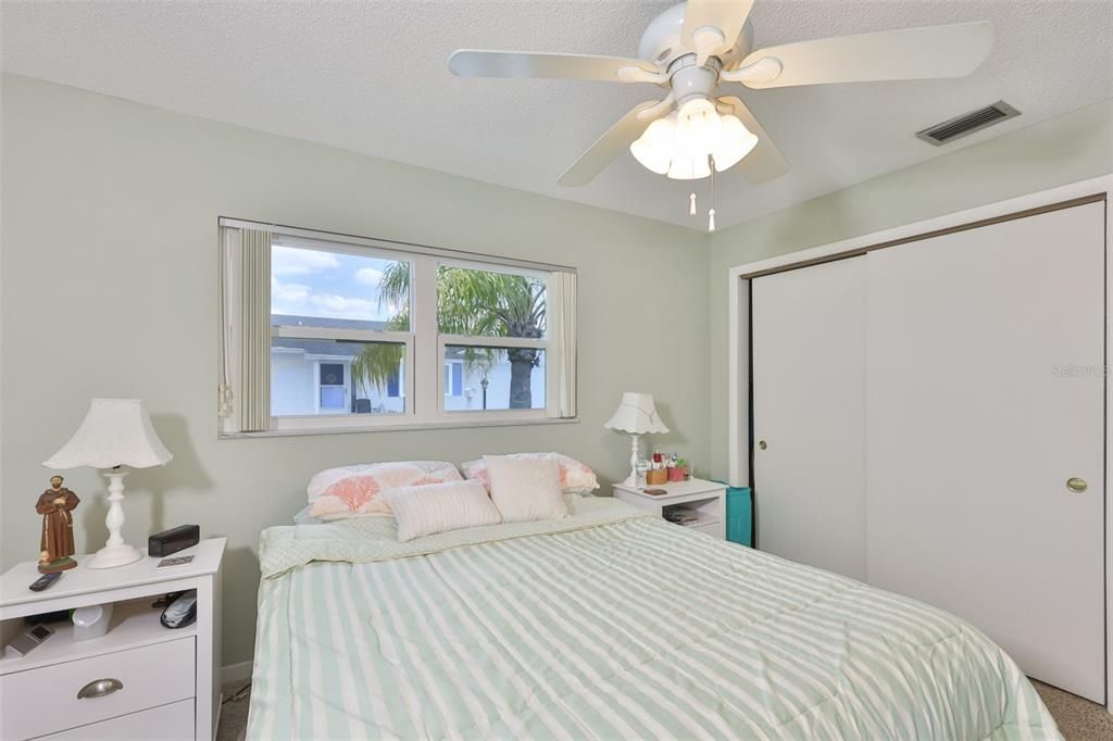 For Sale: $215,000 (2 beds, 2 baths, 1141 Square Feet)