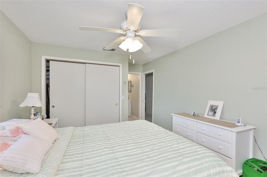 For Sale: $215,000 (2 beds, 2 baths, 1141 Square Feet)