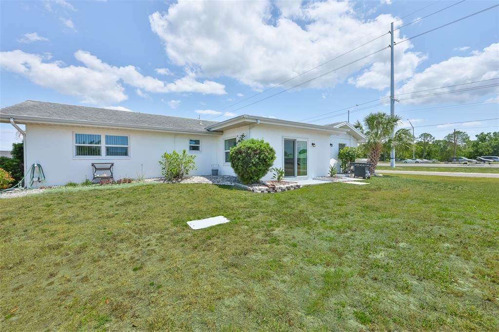 For Sale: $215,000 (2 beds, 2 baths, 1141 Square Feet)