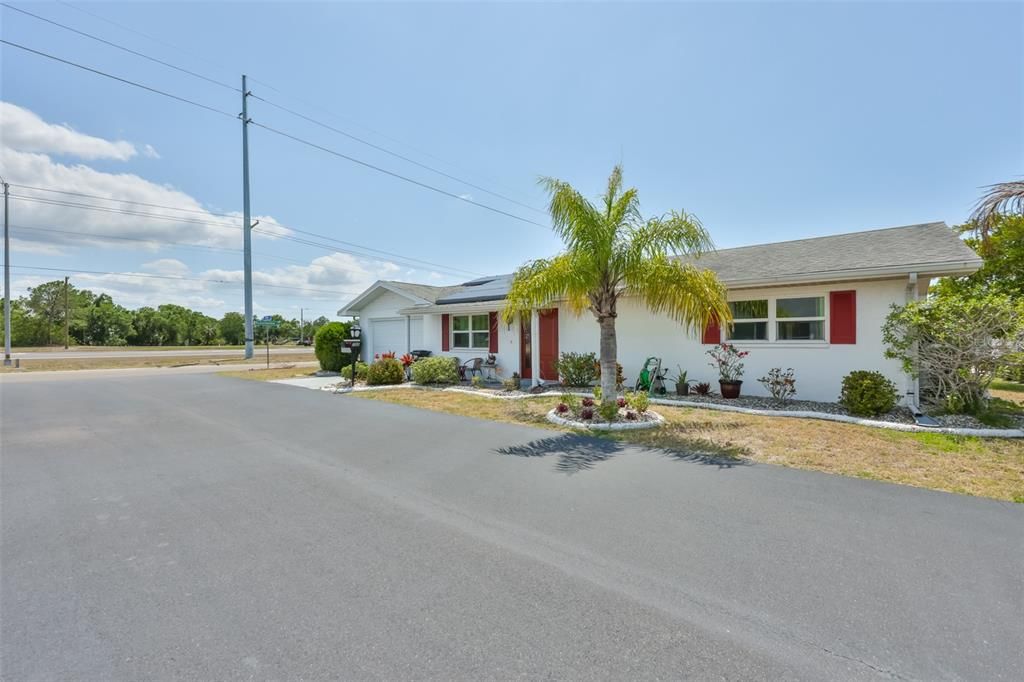 For Sale: $215,000 (2 beds, 2 baths, 1141 Square Feet)