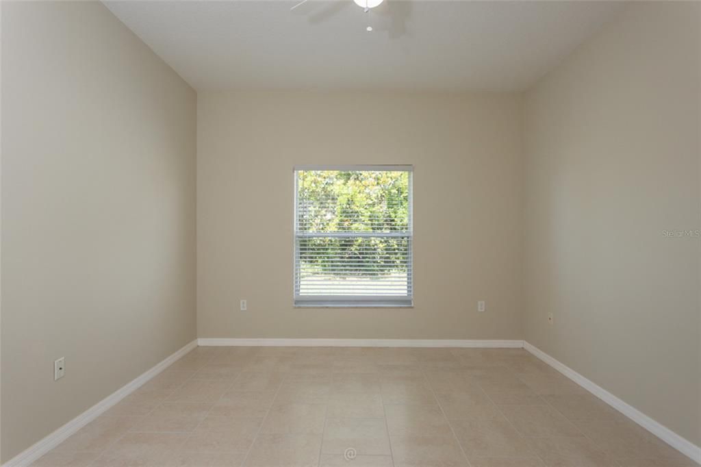 Activo con contrato: $379,900 (4 camas, 3 baños, 2350 Pies cuadrados)
