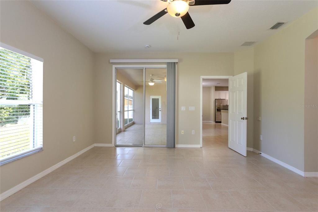 Activo con contrato: $379,900 (4 camas, 3 baños, 2350 Pies cuadrados)