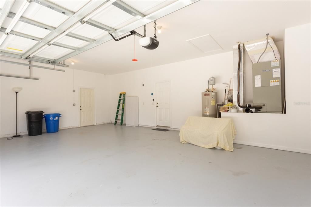 Activo con contrato: $379,900 (4 camas, 3 baños, 2350 Pies cuadrados)