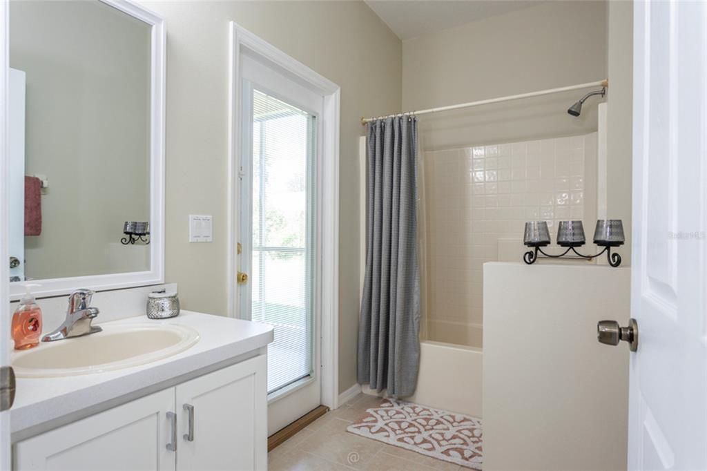 Activo con contrato: $379,900 (4 camas, 3 baños, 2350 Pies cuadrados)