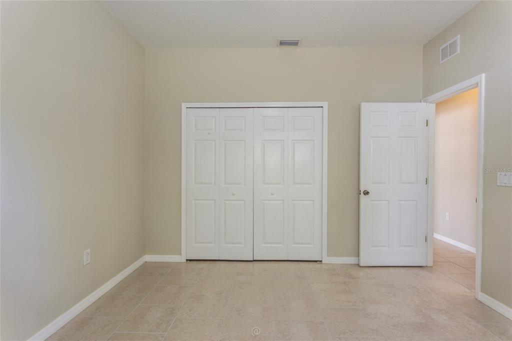 Activo con contrato: $379,900 (4 camas, 3 baños, 2350 Pies cuadrados)