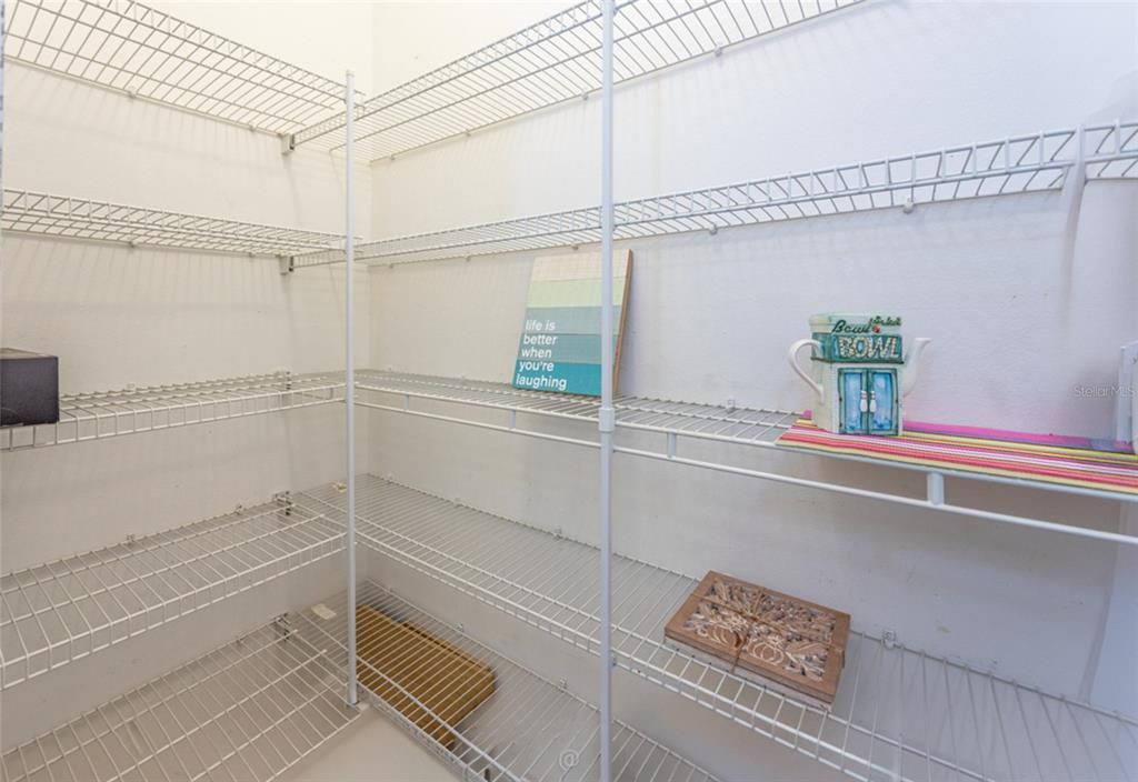 Activo con contrato: $379,900 (4 camas, 3 baños, 2350 Pies cuadrados)