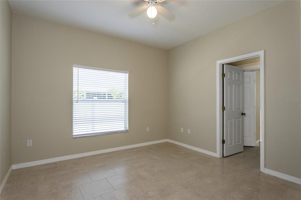 Activo con contrato: $379,900 (4 camas, 3 baños, 2350 Pies cuadrados)