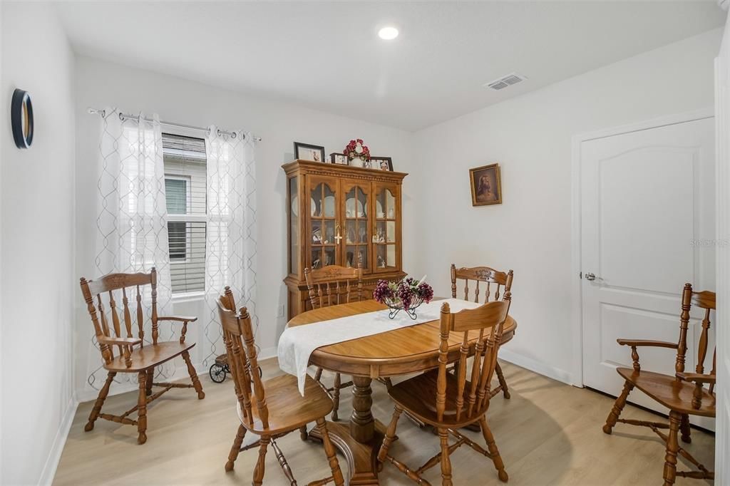На продажу: $315,000 (3 спален, 2 ванн, 1645 Квадратных фут)