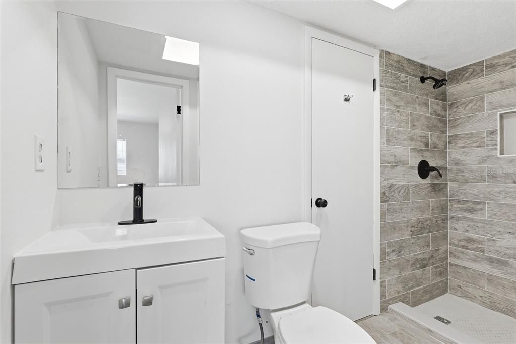 For Sale: $364,900 (5 beds, 2 baths, 1791 Square Feet)