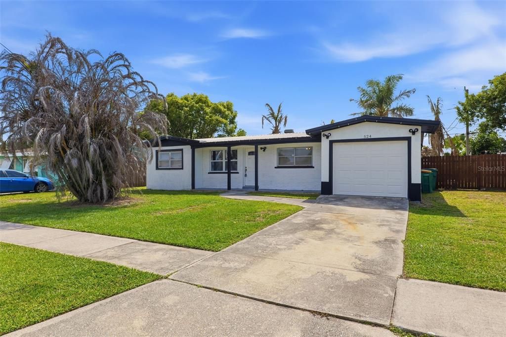 For Sale: $364,900 (5 beds, 2 baths, 1791 Square Feet)
