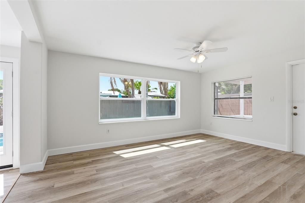 For Sale: $364,900 (5 beds, 2 baths, 1791 Square Feet)