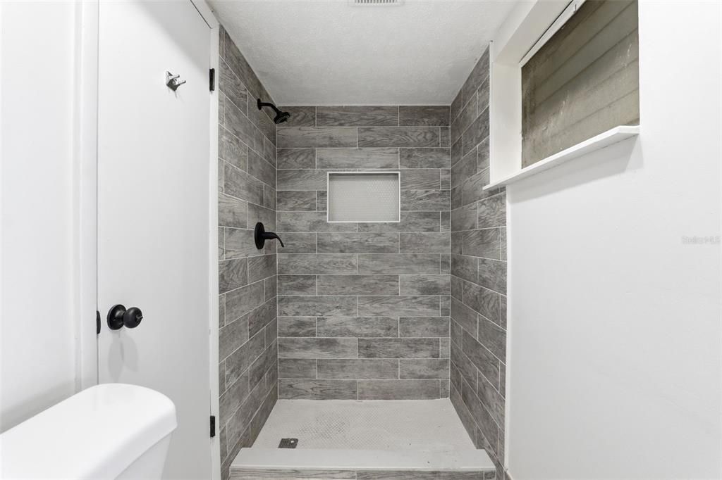 For Sale: $364,900 (5 beds, 2 baths, 1791 Square Feet)