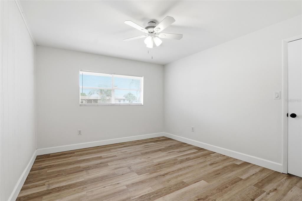 For Sale: $364,900 (5 beds, 2 baths, 1791 Square Feet)