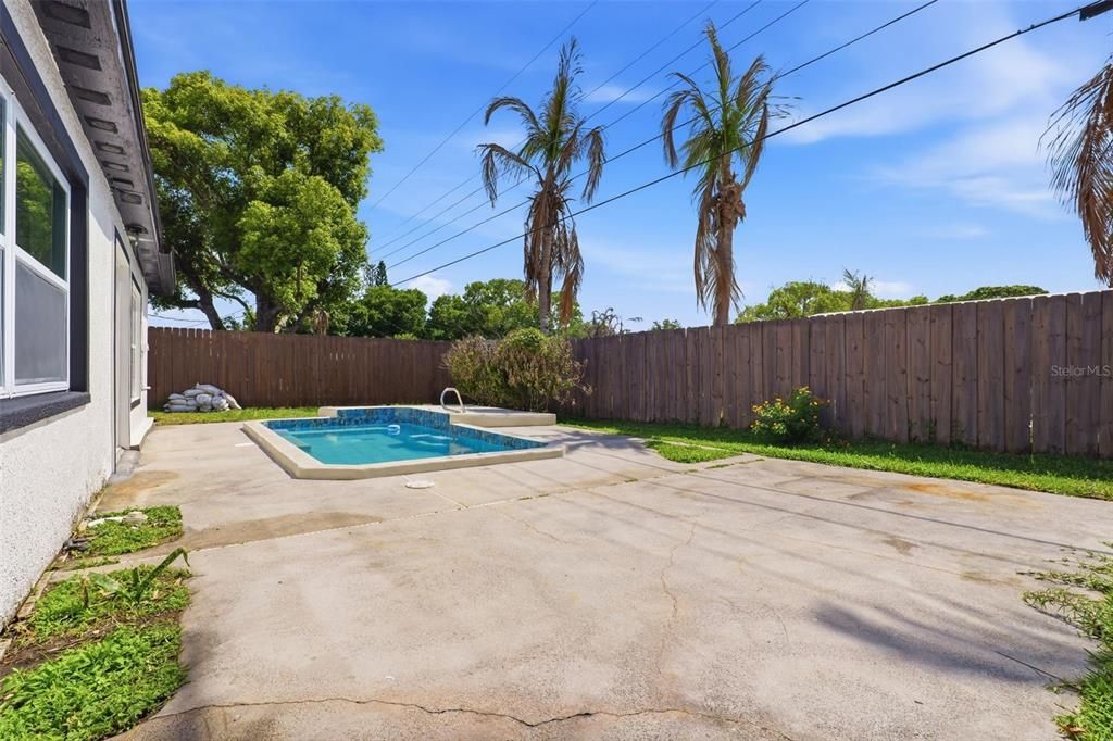 For Sale: $364,900 (5 beds, 2 baths, 1791 Square Feet)