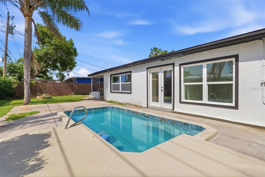 For Sale: $364,900 (5 beds, 2 baths, 1791 Square Feet)