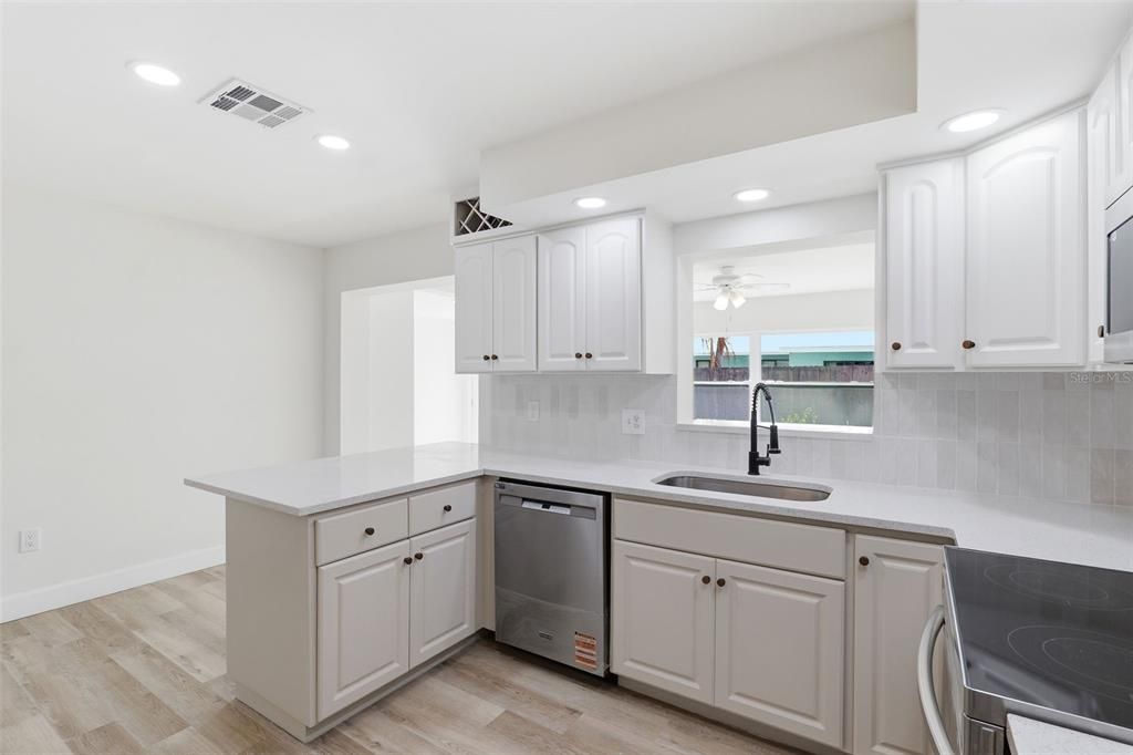 For Sale: $364,900 (5 beds, 2 baths, 1791 Square Feet)
