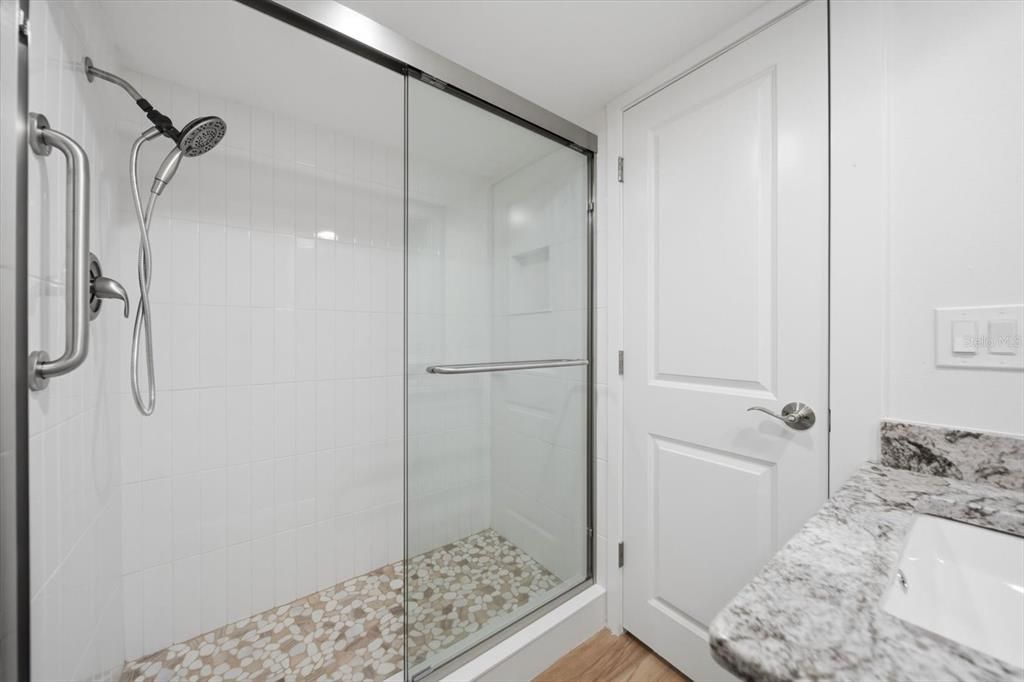 En Venta: $219,900 (2 camas, 2 baños, 945 Pies cuadrados)