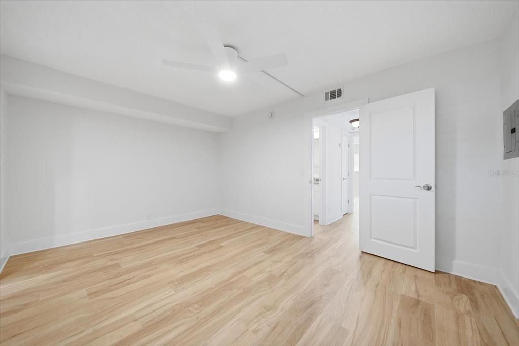 En Venta: $219,900 (2 camas, 2 baños, 945 Pies cuadrados)