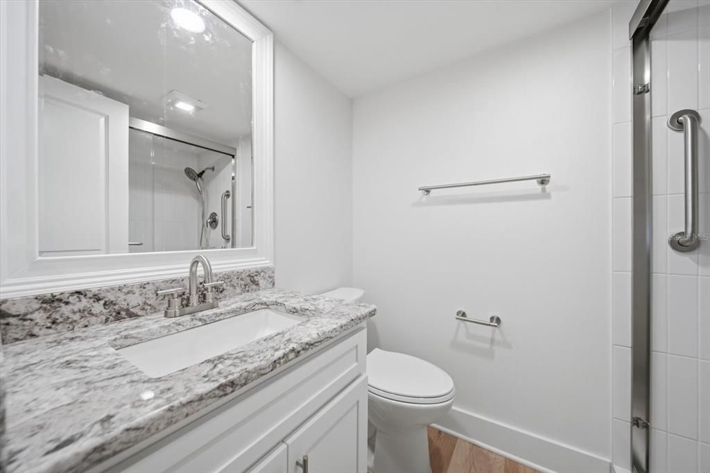 En Venta: $219,900 (2 camas, 2 baños, 945 Pies cuadrados)