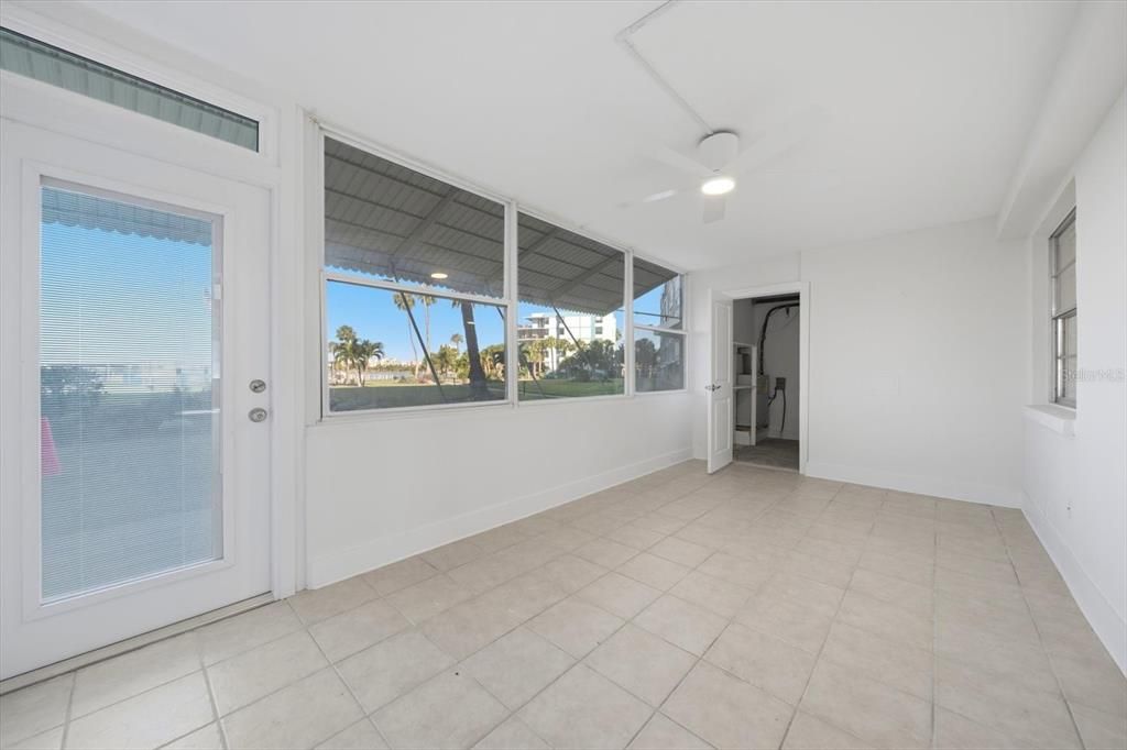 En Venta: $219,900 (2 camas, 2 baños, 945 Pies cuadrados)
