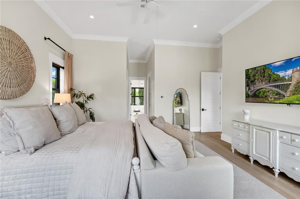 For Sale: $2,750,000 (5 beds, 4 baths, 3888 Square Feet)