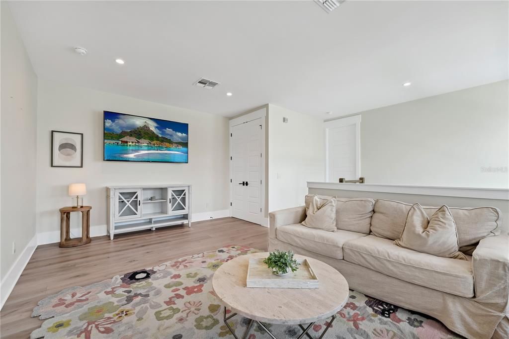 For Sale: $2,750,000 (5 beds, 4 baths, 3888 Square Feet)