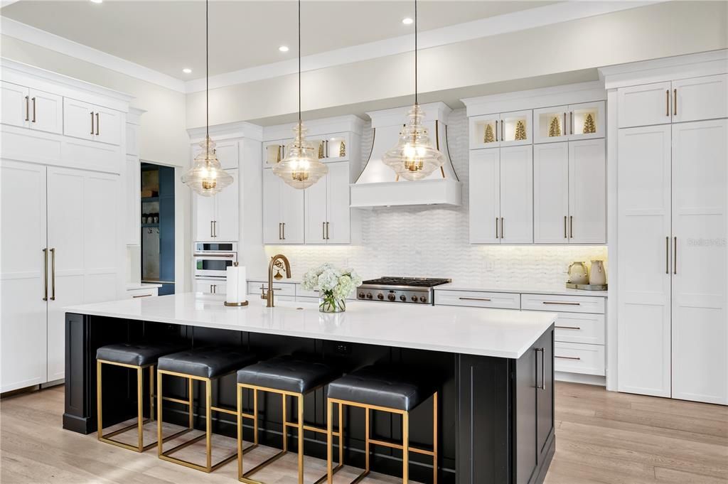 For Sale: $2,750,000 (5 beds, 4 baths, 3888 Square Feet)