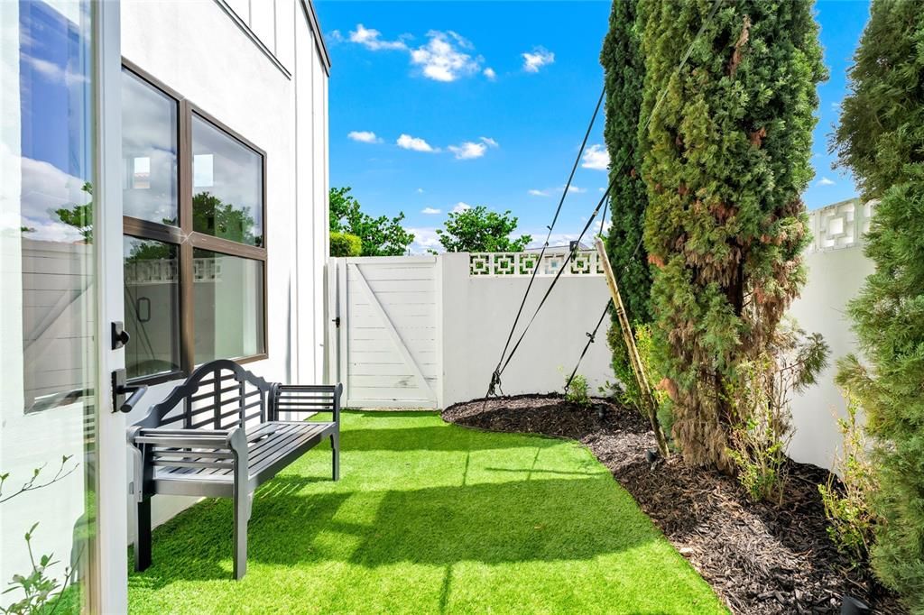 For Sale: $2,750,000 (5 beds, 4 baths, 3888 Square Feet)