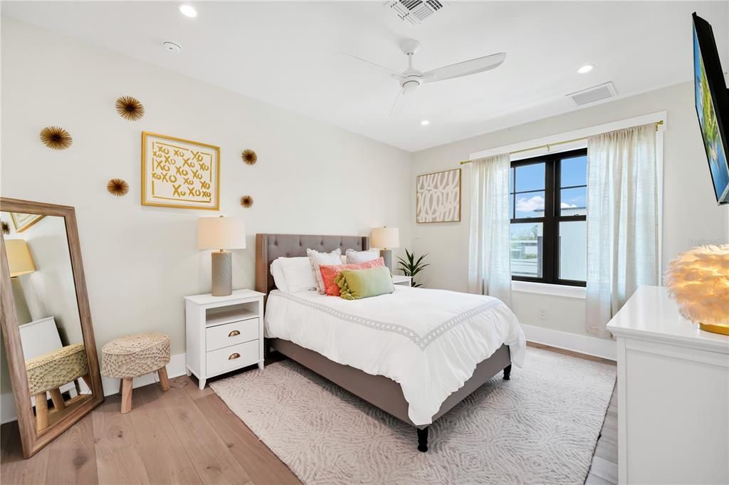 For Sale: $2,750,000 (5 beds, 4 baths, 3888 Square Feet)