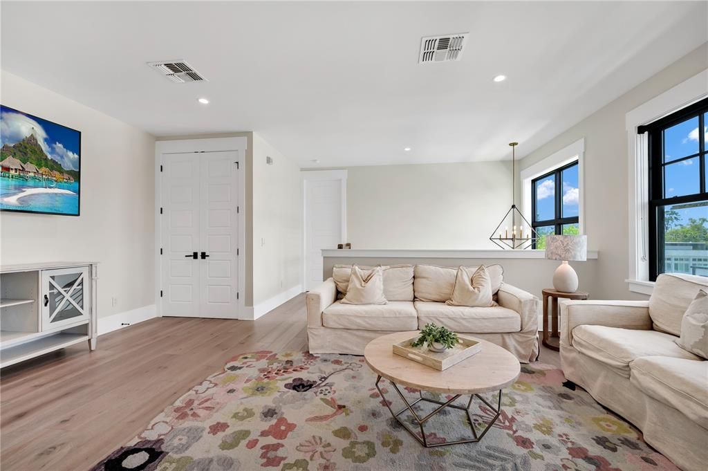 For Sale: $2,750,000 (5 beds, 4 baths, 3888 Square Feet)