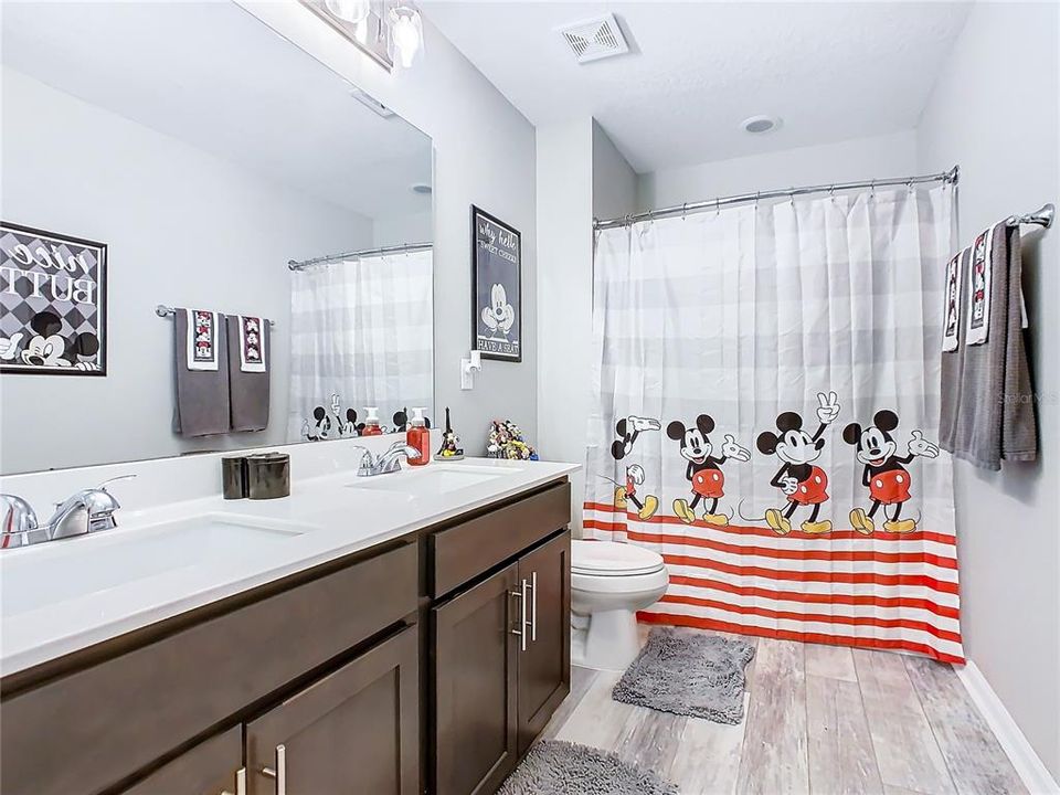 En Venta: $415,000 (5 camas, 3 baños, 2944 Pies cuadrados)