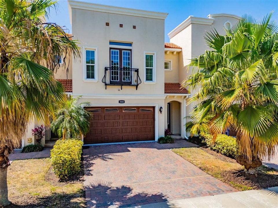 Vendido Recientemente: $995,000 (3 camas, 2 baños, 2703 Pies cuadrados)