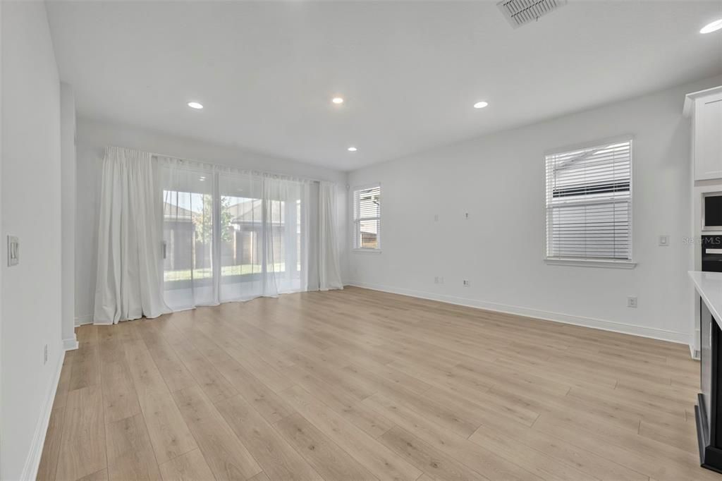 For Sale: $609,999 (4 beds, 3 baths, 2220 Square Feet)