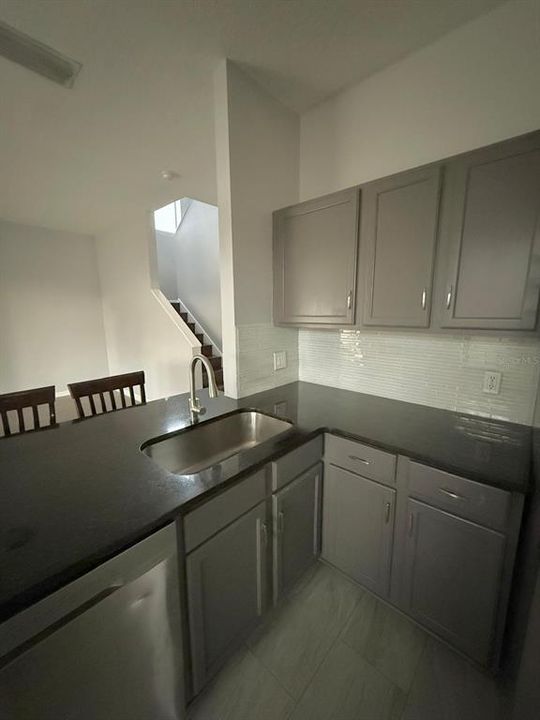 En Venta: $478,000 (4 camas, 2 baños, 2164 Pies cuadrados)