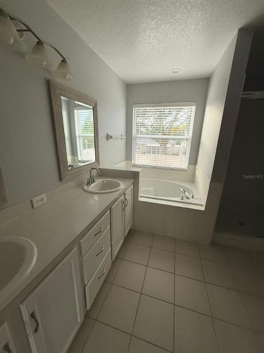 En Venta: $478,000 (4 camas, 2 baños, 2164 Pies cuadrados)