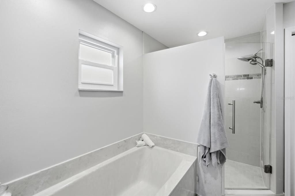 For Rent: $3,200 (4 beds, 2 baths, 2012 Square Feet)
