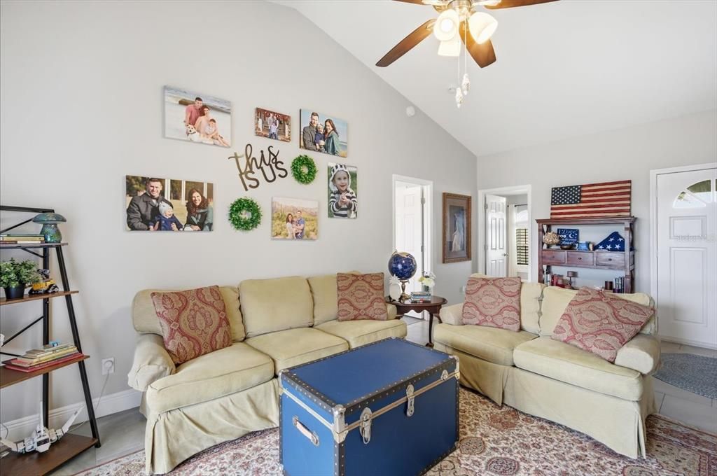 For Rent: $3,200 (4 beds, 2 baths, 2012 Square Feet)