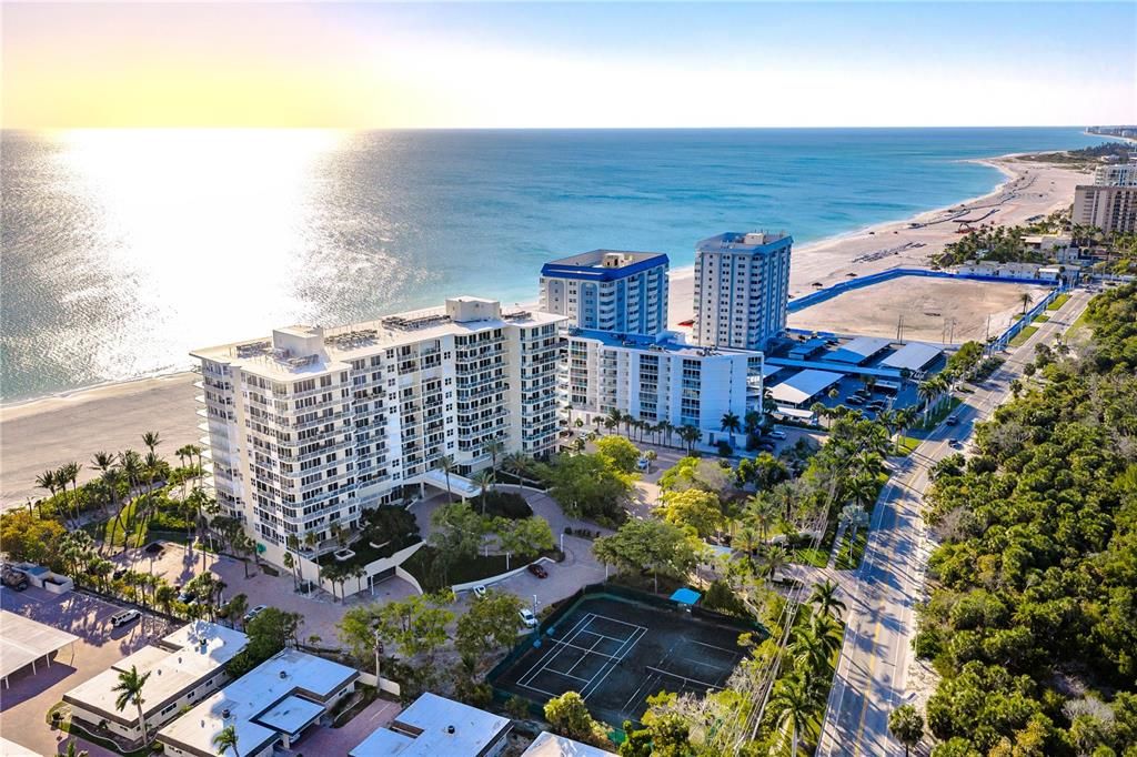 For Sale: $1,500,000 (2 beds, 2 baths, 1350 Square Feet)