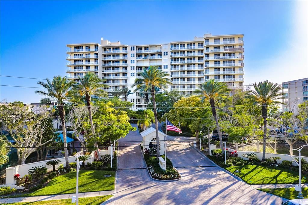 For Sale: $1,500,000 (2 beds, 2 baths, 1350 Square Feet)