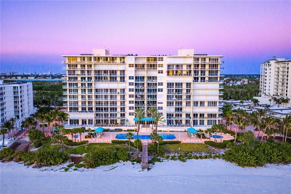 For Sale: $1,500,000 (2 beds, 2 baths, 1350 Square Feet)