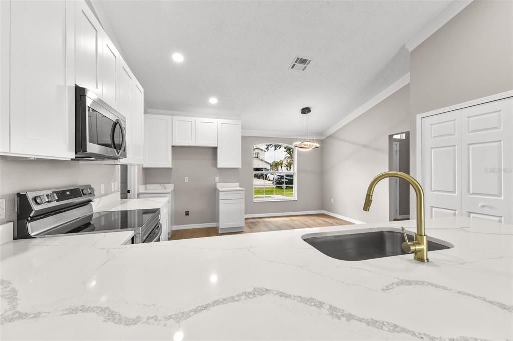 Active With Contract: $299,998 (4 beds, 2 baths, 1880 Square Feet)