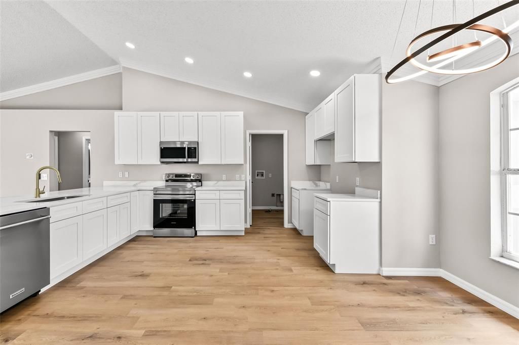 Active With Contract: $299,998 (4 beds, 2 baths, 1880 Square Feet)
