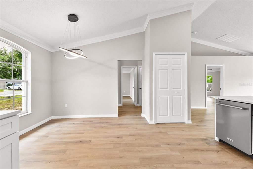 Active With Contract: $299,998 (4 beds, 2 baths, 1880 Square Feet)